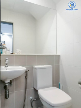 ทาวน์เฮ้าส์มือสองย่านกรุงเทพมหานคร ม.บ้านกลางเมือง งามวงศ์วาน คุณภาพระดับ AP หลังมุม! เนื้อที่ 18.5 ตร.ว. ฟังก์ชัน 3 ห้องนอน 3 ห้องน้ำ 2 ที่จอดรถ บ้านสภาพเยี่ยม ใกล้รถไฟฟ้าสายสีม่วง "สถานีศูนย์ราชการนนทบุรี", สายสีแดง "สถานีบางเขน" และทางด่วน "ศรีรัช"